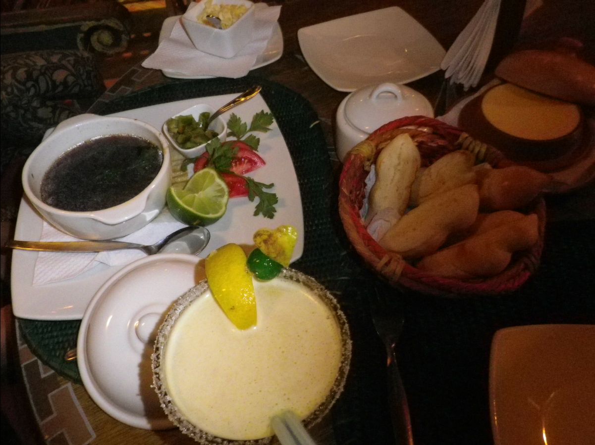 Indio Feliz restaurant06